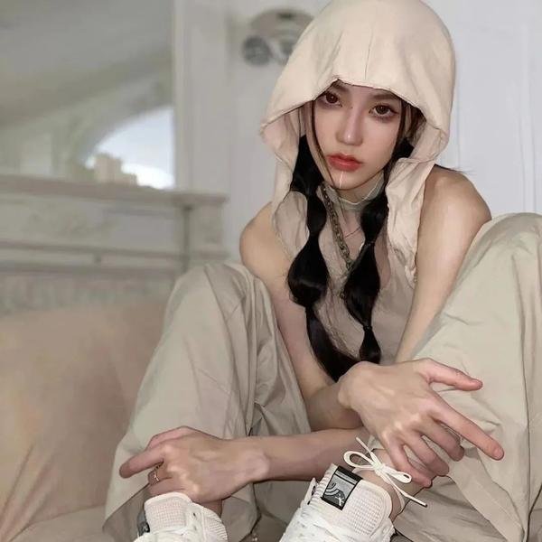 男爵的同桌小女生